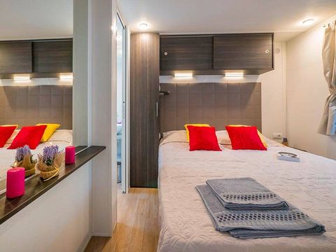 MOBILHOME 6 personnes - Mobil-home | Premium | 3 Ch. | 6 Pers. | Terrasse surélevée | Clim. | TV