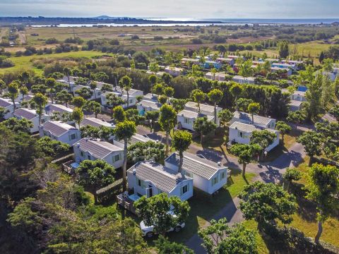 MOBILHOME 4 personnes - 2 chambres terrasse semi-couverte TV sans clim