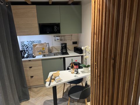 CHALET 2 personnes - Confort 16m² - 1 chambre + Terrasse couverte + Clim réversible + TV