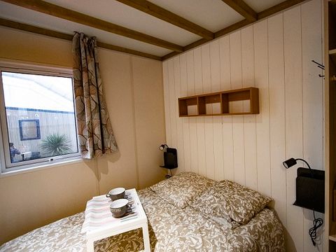 CHALET 2 personnes - Confort 16m² - 1 chambre + Terrasse couverte + Clim réversible + TV