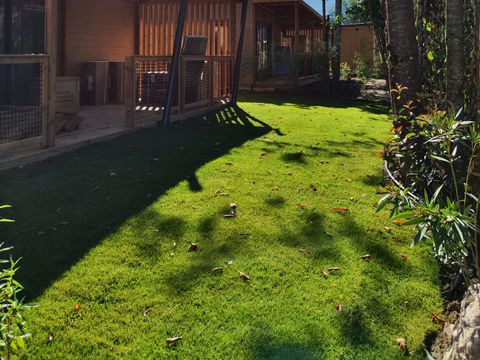 CHALET 4 personnes - Confort 35m² - 2 chambres + Terrasse couverte + Clim réversible + TV