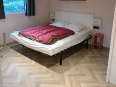 CHALET 4 personnes - PMR Confort - 2 chambres + Terrasse couverte + Clim réversible + TV