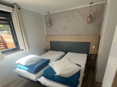 MOBILHOME 4 personnes - Premium 40m² - 2 chambres + Terrasse couverte + Clim réversible + TV
