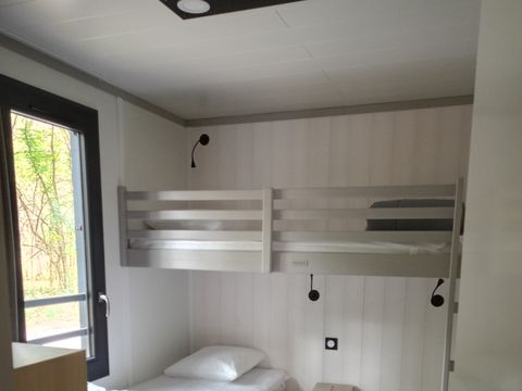 CHALET 4 personnes - Premium 42m² - 2 chambres + Terrasse couverte + Clim réversible + TV