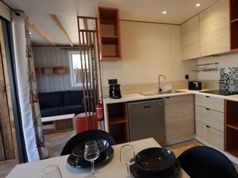 CHALET 6 personnes - Confort 42m² - 3 chambres + Terrasse couverte + Clim réversible + TV