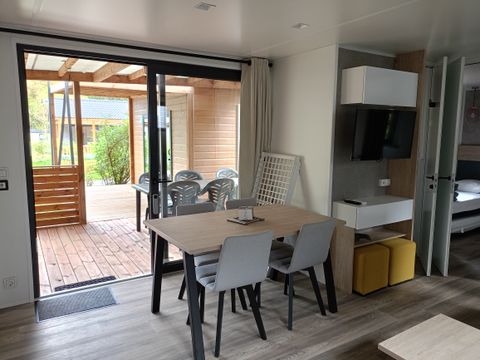 MOBILHOME 6 personnes - Premium 40m² - 3 chambres - 2 salles de bain + Terrasse couverte + Clim réversible + TV