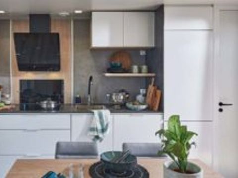 MOBILHOME 4 personnes - SPA Premium 40m² - 2 chambres + Terrasse couverte + Clim réversible + TV