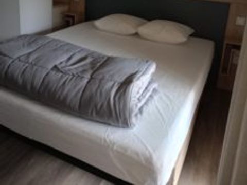 MOBILHOME 6 personnes - SPA Premium 40m² - 3 chambres - 2 salles de bain + Terrasse + Clim réversible + TV