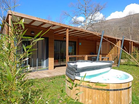 CHALET 6 personnes - SPA Confort 42m² - 3 chambres + Terrasse couverte + Clim réversible + TV