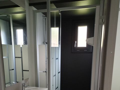 CHALET 6 personnes - Premium 56m² - 3 chambres + Terrasse couverte + Clim réversible + TV