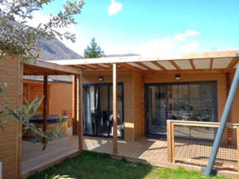 MOBILHOME 6 personnes - SPA Premium 53m² - 3 chambres - 3 salles de bain + Terrasse couverte + Clim réversible + TV