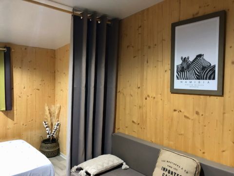 HÉBERGEMENT INSOLITE 2 personnes - ROULOTTE INSOLITE Vue Réserve - Draps, serviettes et ménage inclus