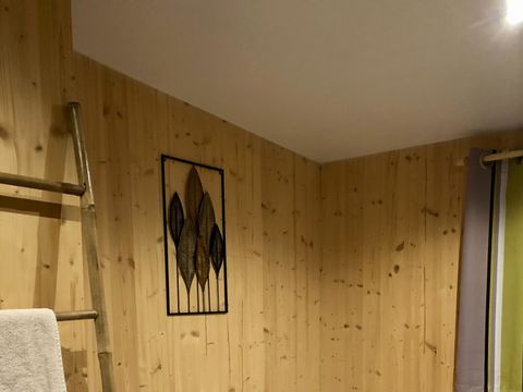 Insolite 2 personnes - ROULOTTE INSOLITE Vue Réserve - Draps, serviettes et ménage inclus
