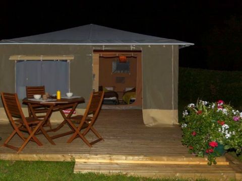 BUNGALOW TOILÉ 4 personnes - Sans sanitaires en arrivée Mercredi