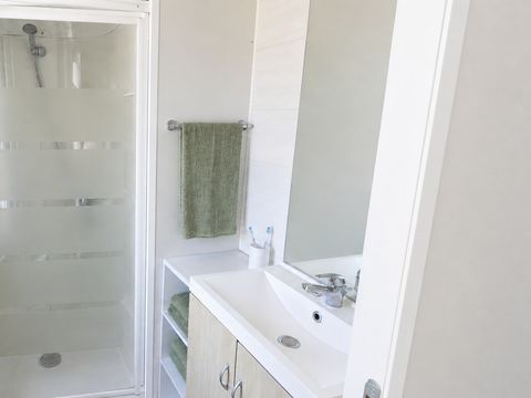 Mobilhome 5 personnes - Cottage Picholine Standard 25m² - 2 chambres - terrasse semi-couverte