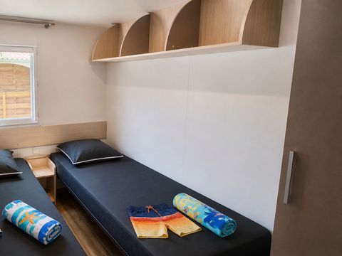 MOBILHOME 6 personnes - Mobile-home Grassois Standard Clim 33m² - 3 chambres - terrasse semi-couverte - clim -