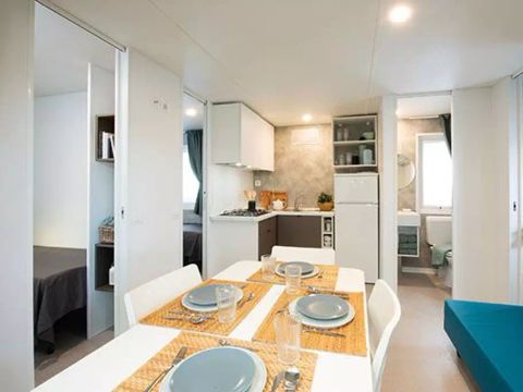MOBILHOME 6 personnes - Mobil-home | Premium | 3 Ch. | 6 Pers. | Terrasse surélevée | 1 SDB | Clim.