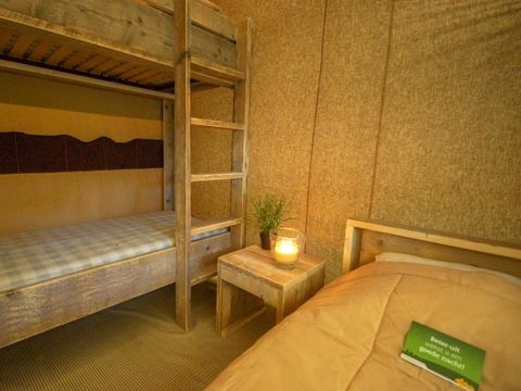 TENTE TOILE ET BOIS 5 personnes - ST EMILION, sans sanitaires