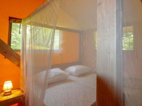 Tente en toile et en bois 8 personnes - BRIVE