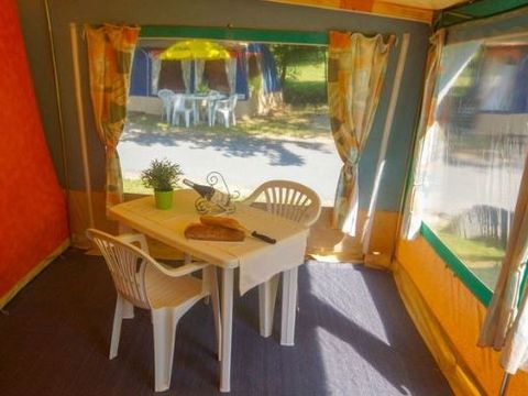 Bungalow toilé 6 personnes - BERGERAC