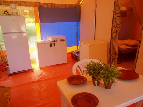 BUNGALOW TOILÉ 6 personnes - ROCAMADOUR sans sanitaires