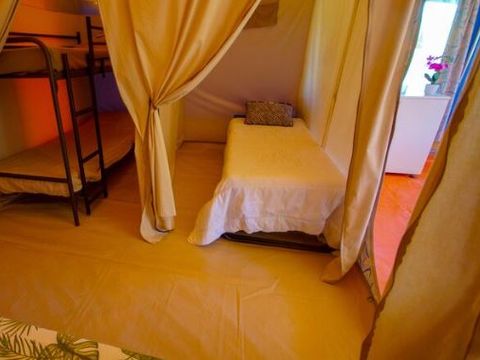 BUNGALOW TOILÉ 6 personnes - ROCAMADOUR sans sanitaires