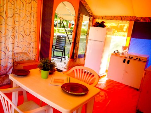 BUNGALOW TOILÉ 6 personnes - ROCAMADOUR sans sanitaires