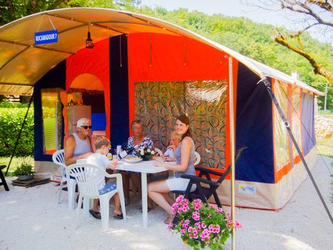 BUNGALOW TOILÉ 6 personnes - ROCAMADOUR sans sanitaires