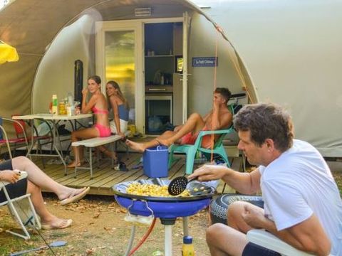BUNGALOW TOILÉ 4 personnes - LE PETIT CHATEAU (sans sanitaires)