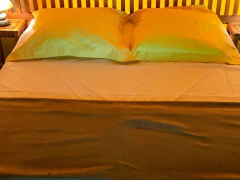 Tente en toile et en bois 5 personnes - Lodge Gourdon (sans sanitaires)