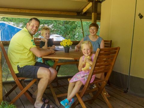 Tente en toile et en bois 5 personnes - Lodge Gourdon (sans sanitaires)