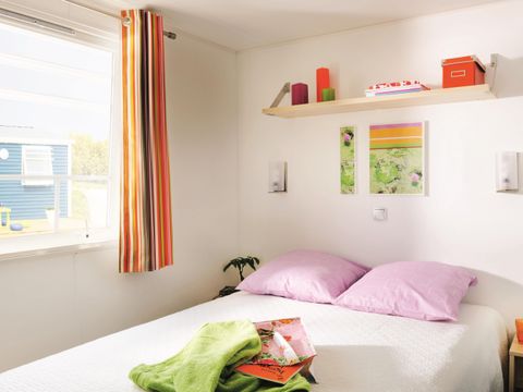 MOBILHOME 4 personnes - CONFORT + avec terrasse semi-couverte