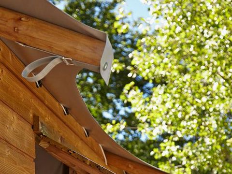 Hébergement 4 personnes - Cabane Lodge Bois sur pilotis Standard 38m² (2 chambres) dont terrasse couverte 12m² + TV 4 pers. 