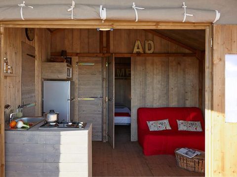 Hébergement 4 personnes - Cabane Lodge Bois sur pilotis Standard 38m² (2 chambres) dont terrasse couverte 12m² + TV 4 pers. 