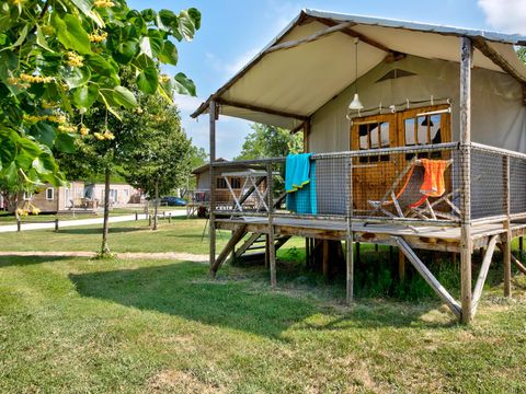 Hébergement 4 personnes - Cabane Lodge Bois sur pilotis Standard 38m² (2 chambres) dont terrasse couverte 12m² + TV 4 pers. 
