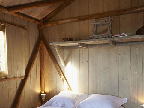 Hébergement 4 personnes - Cabane Lodge Bois sur pilotis Standard 38m² (2 chambres) dont terrasse couverte 12m² + TV 4 pers. 