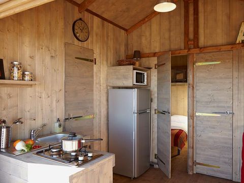 Hébergement 4 personnes - Cabane Lodge Bois sur pilotis Standard 38m² (2 chambres) dont terrasse couverte 12m² + TV 4 pers. 