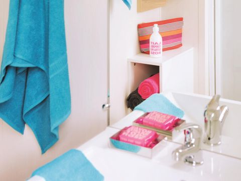 MOBILHOME 6 personnes - Standard 31m² 3 chambres dont terrasse semi-couverte 7m² + TV