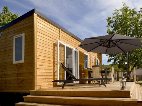 Mobilhome 4 personnes - Bois Confort 30m² - 2 chambres - Terrasse semi-couverte - TV - CLIM