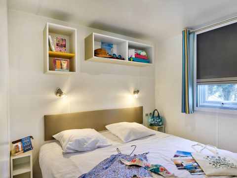 Mobilhome 4 personnes - Bois Confort 30m² - 2 chambres - Terrasse semi-couverte - TV - CLIM