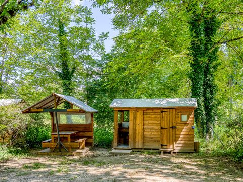 Emplacement - Forfait Premium : emplacement 10A équipé d'une freecamp
