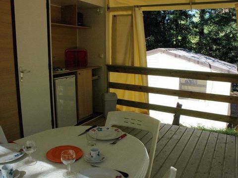 BUNGALOW 4 personnes - SUR EMPLACEMENT (sans sanitaires)