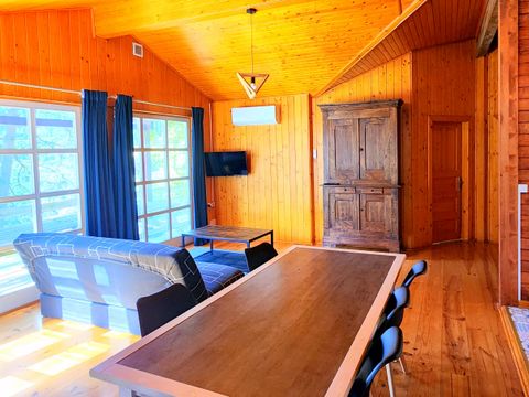 GÎTE 9 personnes - Cabri'lodge 4 Pièces 7/9 Personnes Climatisé + TV