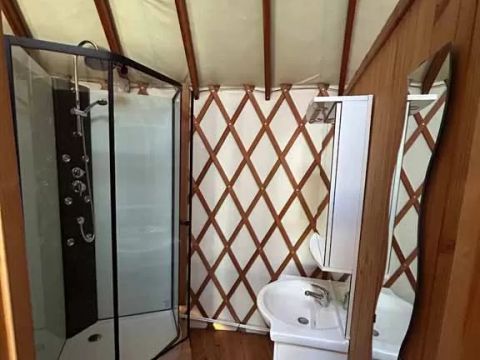 HÉBERGEMENT INSOLITE 8 personnes - YOURTE CLIMATISÉE 6/8 Pers