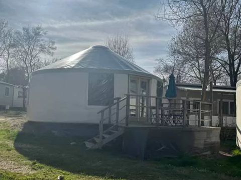 HÉBERGEMENT INSOLITE 8 personnes - YOURTE CLIMATISÉE 6/8 Pers