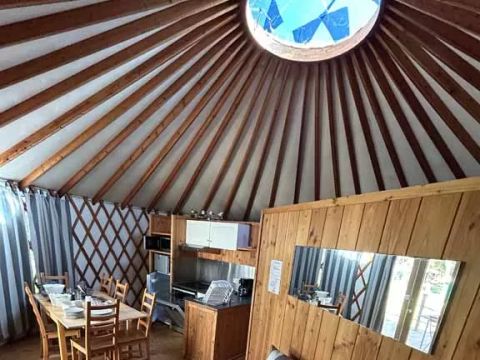 HÉBERGEMENT INSOLITE 8 personnes - YOURTE CLIMATISÉE 6/8 Pers