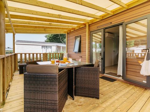 MOBILHOME 6 personnes - Mobil-home | Premium | 3 Ch. | 6 Pers. | Terrasse surélevée | 2 SDB | Clim.