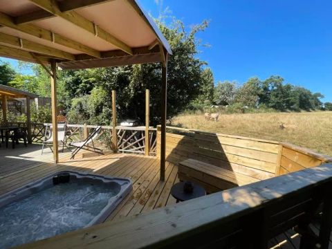MOBILHOME 6 personnes - Premium 4 Pièces 6 Personnes Climatisé + TV + Jacuzzi MOBILHOME 6 personnes - Premium 4 Pièces 6 Personnes Climatisé + TV + Jacuzzi