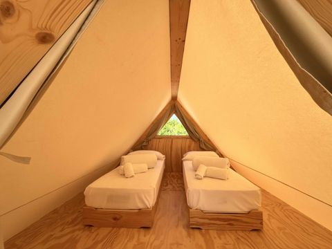 Tente en toile et en bois 4 personnes - Glamping Kentia