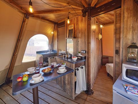 Insolite 4 personnes - Tipi Insolite Premium Cochise 2 ch. - SDB